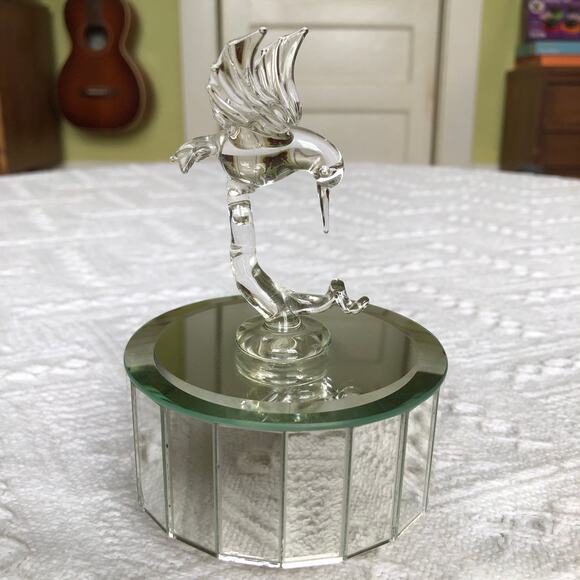 Vintage Hummingbird Mirrored Glass Music Box Taiwan Wind Up Rotating Collectible - Picture 4 of 9
